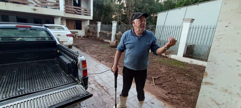 Aílton é morador da cidade gaúcha e relata as cenas de destruição do local 