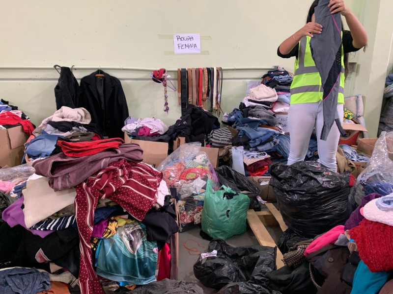 O local ao qual as mulheres ouvidas pela reportagem sobre a enchente e outras dezenas de pessoas recorrem &eacute; o SOS Sarandi – Foto: Vivian Leal/ND