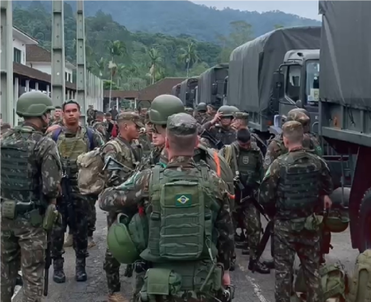 Militares do 23° Batalhão de Infantaria de Blumenau prestam ajuda humanitária em Canoas