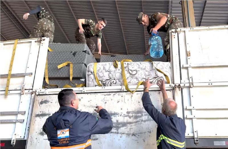 A cidade de Estrela, no Rio Grande do Sul, recebeu uma segunda carreta carregada com doações enviadas pelo povo blumenauense às vítimas das enchentes 