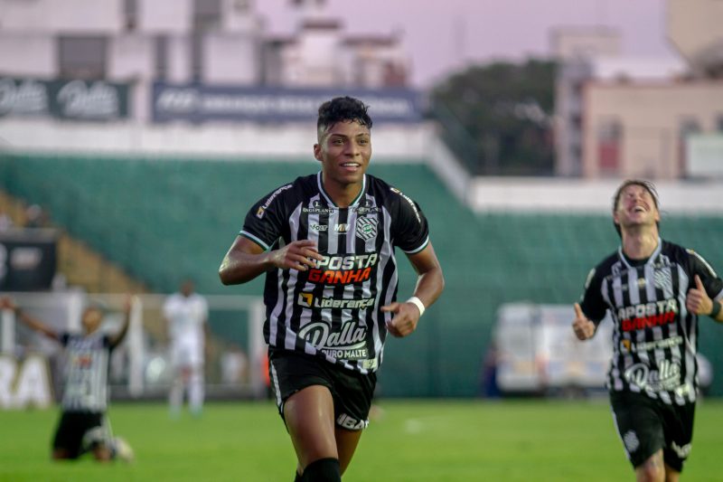 Alisson e Guilherme Pato na vitória do Figueirense