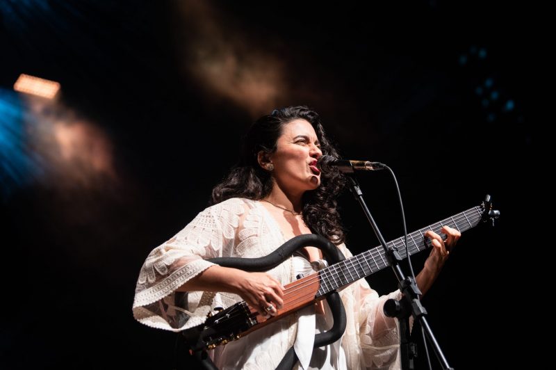 Das grandes vozes femininas da cena autoral de SC, Ana Paula da Silva ser&aacute; um dos destaques do Festival Rifferama – Foto: T&oacute;ia Oliveira/Divulga&ccedil;&atilde;o