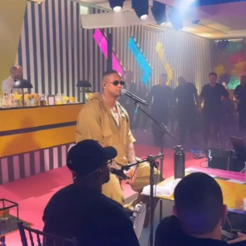 Le&oacute; Santana se apresentou na festa da filha de Virg&iacute;nia – Foto: Divulgado na Internet/Reprodu&ccedil;&atilde;o/ND