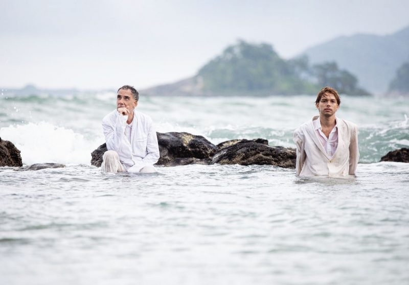 Arnaldo Antunes e V&iacute;tor Ara&uacute;jo estar&atilde;o nesta sexta no Teatro Ademir Rosa, no CIC – Foto: Jos&eacute; de Holanda/Divulga&ccedil;&atilde;o