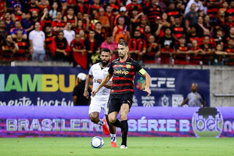Diante da torcida do Sport, os embalos de s&aacute;bado &agrave; noite do Ava&iacute;: vit&oacute;ria precisa ser valorizada.&nbsp; – Foto: Paulo Paiva/Sport Recife