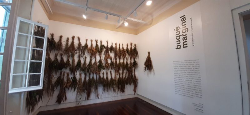 Exposi&ccedil;&atilde;o “Buqu&ecirc; Marginal”, das artistas Bruna Granucci e Edinara Patzlaff – Foto: Juliano Zonatelli/Divulga&ccedil;&atilde;o