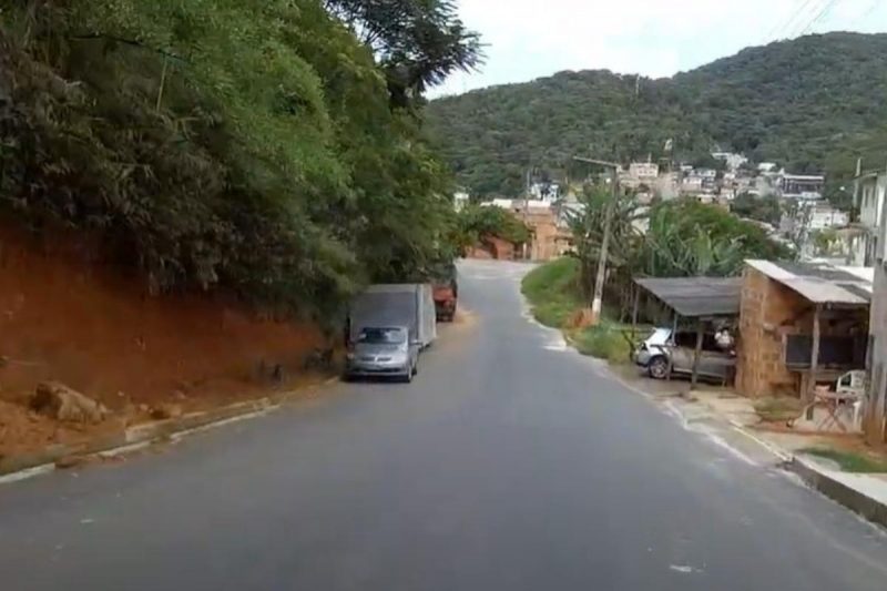 Foto mostra rua do bairro Monte Alegre, em Camboriú, onde aconteceu feminicídio