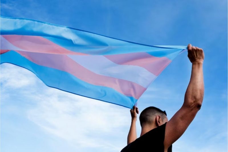 O nome social é o título pelo qual pessoas trans e não binários preferem ser chamadas, em vez do nome civil registrado ao nascimento