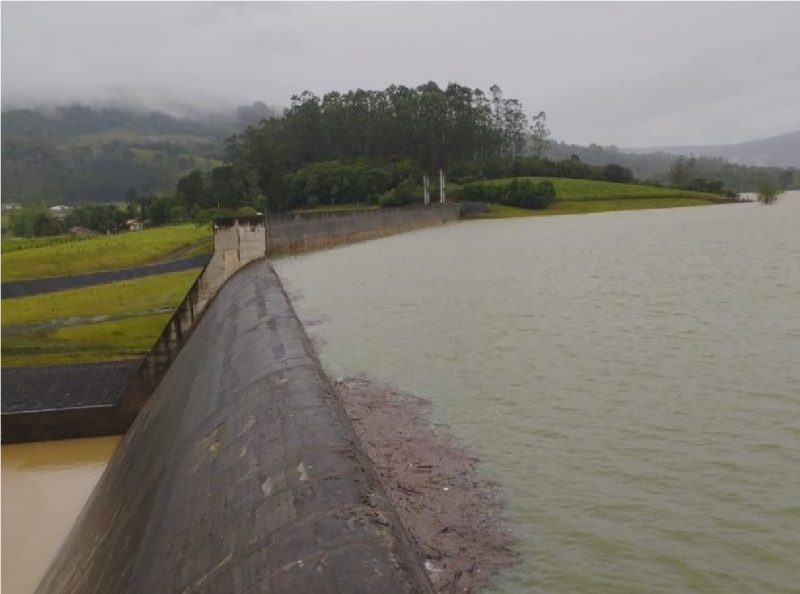 Barragem de Taió está prestes a verter