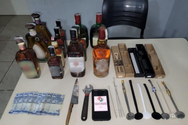 Itens furtados foram encontrados com a dupla suspeita – Foto: Pol&iacute;cia Militar/Divulga&ccedil;&atilde;o/ND