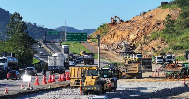 Detona&ccedil;&atilde;o de rochas acontece entre os kms 328 e 329 da rodovia federal – Foto: Comunica&ccedil;&atilde;o/CCR ViaCosteira