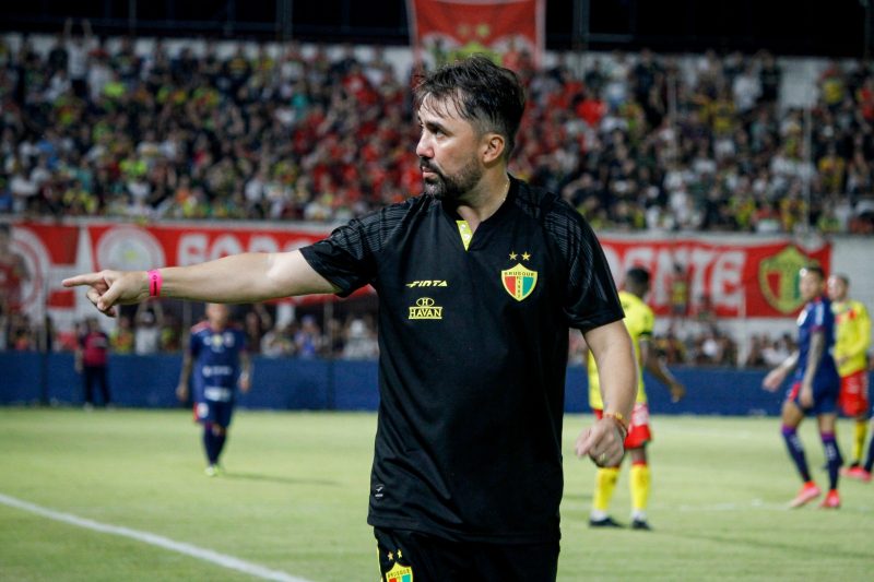 Luizinho Lopes deixa o Brusque