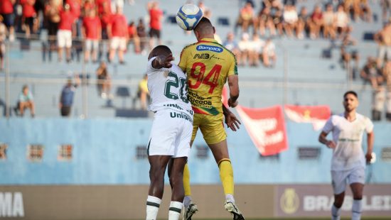 Paulo Baya aplica &#8216;lei do ex&#8217; e Brusque perde em casa para o Goiás na Série B
