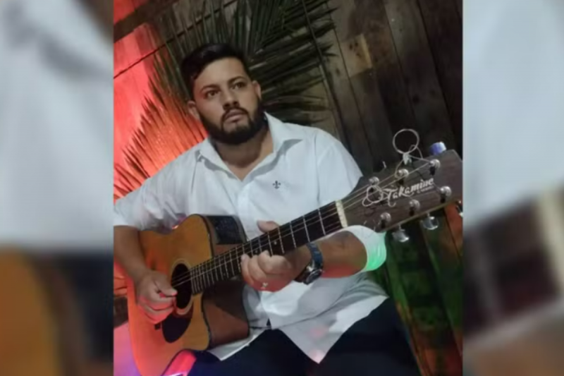 Cantor voltava de Goiânia, onde assinou seu primeiro contrato musical