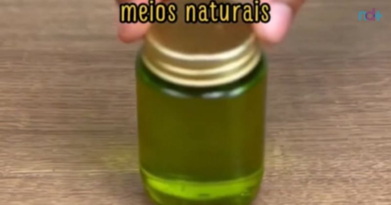 Frame de vídeo que mostra creme caseiro de salsinha recém pronto; produto foi apelidado de 'botox de pobre' e promete ser verdadeira bomba anti-idade