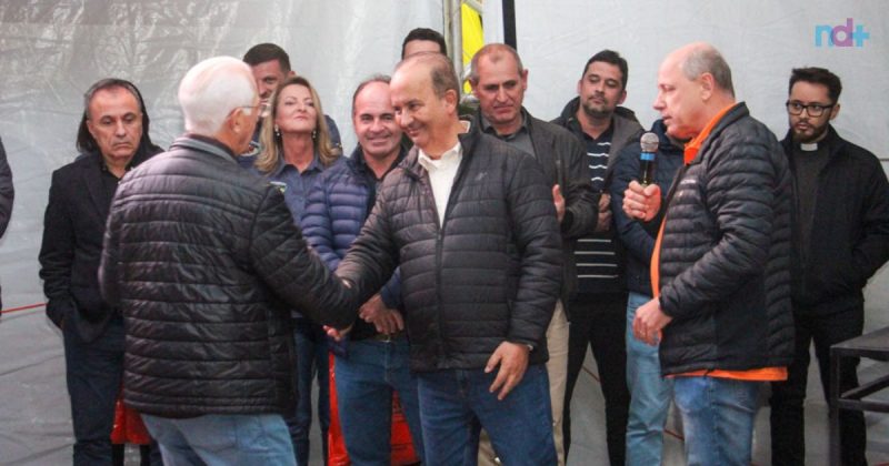 Imagem do governador e demais autoridades na abertura da Fenajeep em Brusque