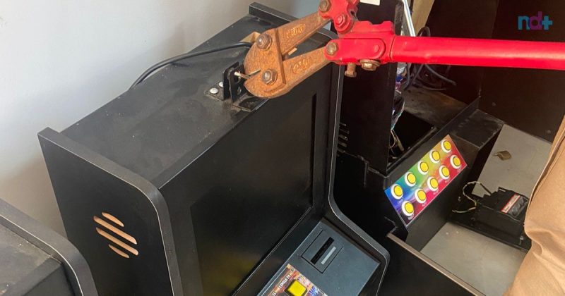 Imagem mostra uma das máquinas caça-níqueis apreendidas pela Polícia Militar