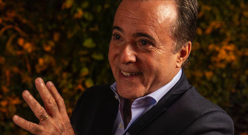 Foto mostra Tony Ramos sorrindo