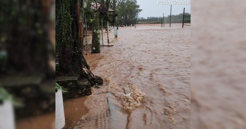 Nas &uacute;ltimas 24 horas, foram 122 mm de chuva em Praia Grande – Foto: Divulga&ccedil;&atilde;o/Defesa Civil/ND