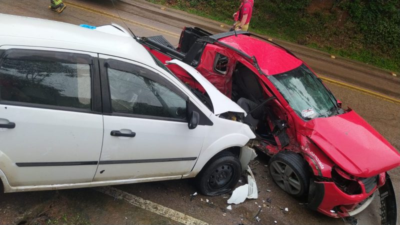 Acidente ocorreu na manh&atilde; desta s&aacute;bado (4) – Foto: Bombeiros Volunt&aacute;rios de Ibirama/Reprodu&ccedil;&atilde;o/ND