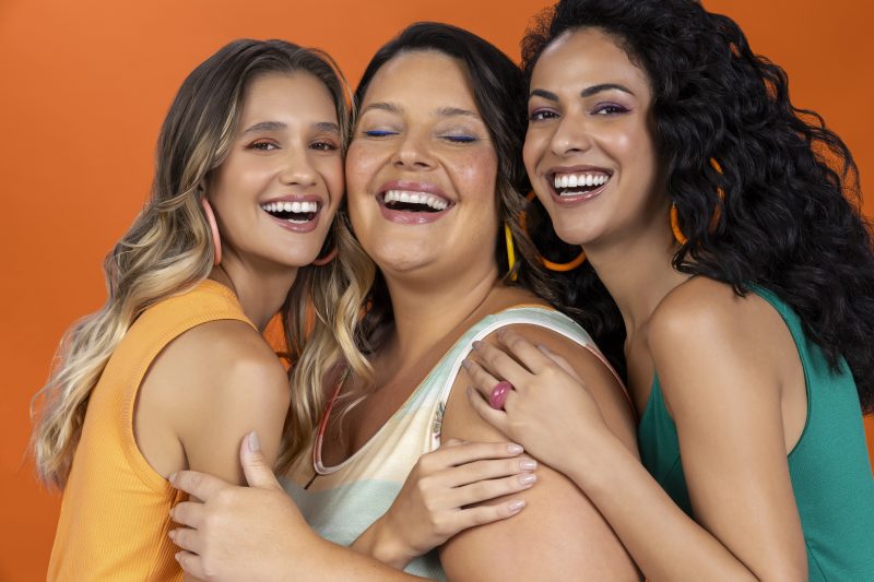 Marca catarinense promove moda democrática por meio de produção circular