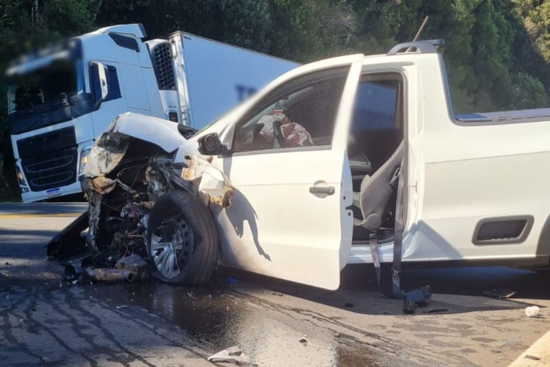 Colis&atilde;o frontal aconteceu por volta das 11h desta ter&ccedil;a-feira (7). – Foto: Corpo de Bombeiros/Divulga&ccedil;&atilde;o/ND