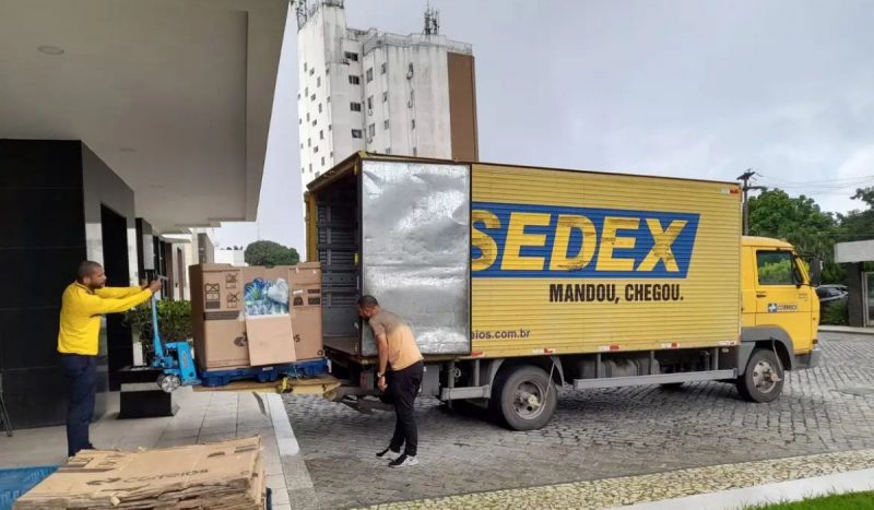 Correios suspendem doações de roupas