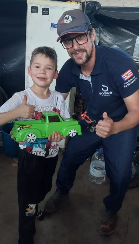 Menino do RS agradece brinquedo doado por crian&ccedil;a de Blumenau – Foto: Arquivo pessoal/Reprodu&ccedil;&atilde;o ND