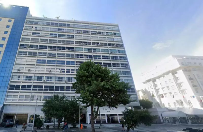 O Edif&iacute;cio Chopin fica na Avenida Atl&acirc;ntica, a principal de Copacabana, ao lado do hotel Copacabana Palace – Foto: Reprodu&ccedil;&atilde;o/Google Street View