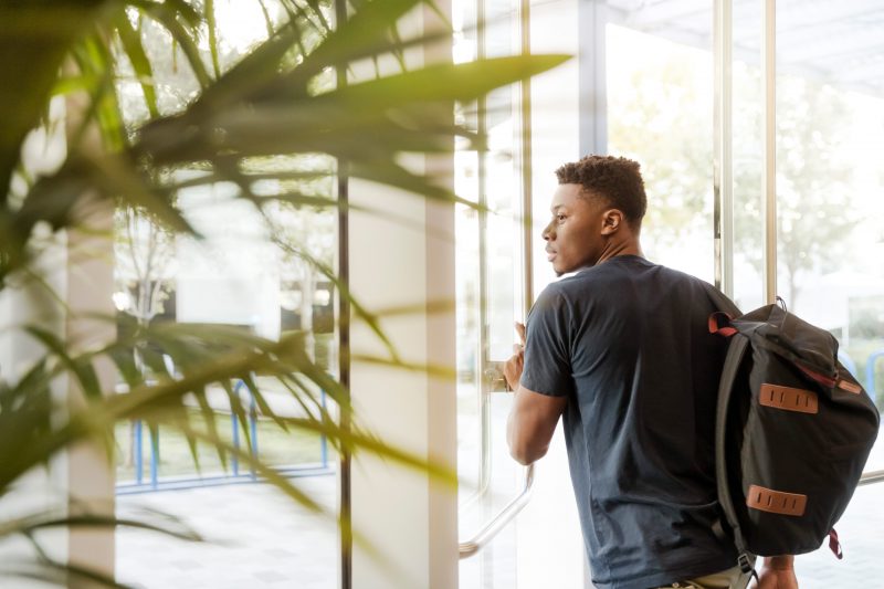 A permanência dos estudantes negros é um dos grandes desafios da universidade