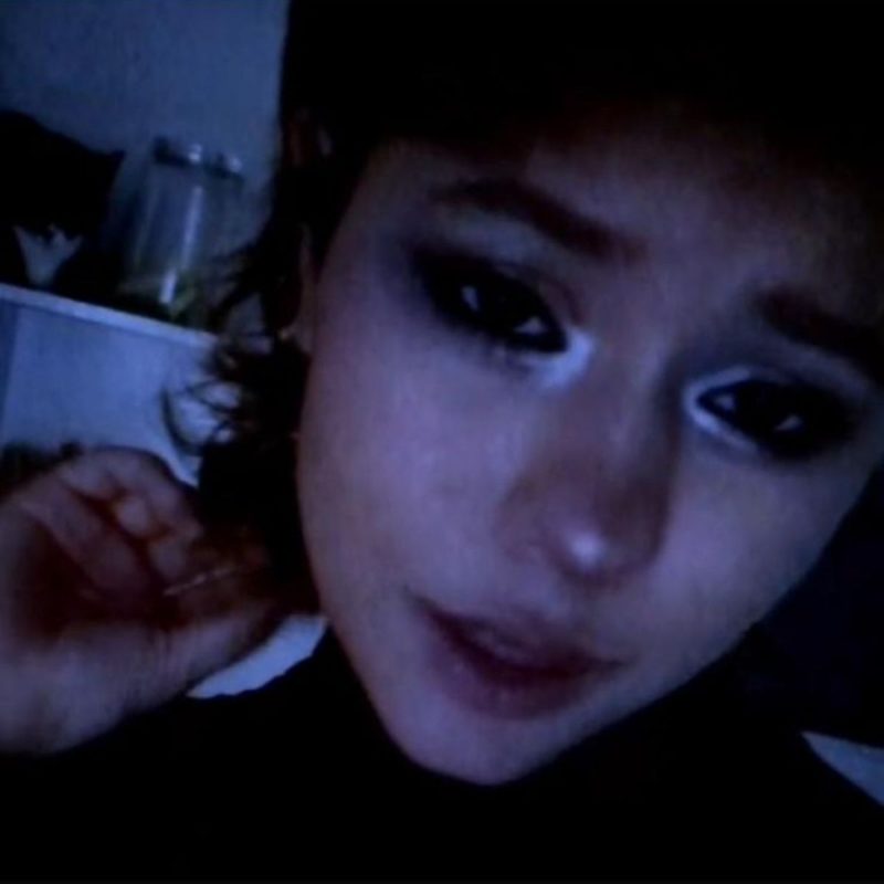 O adolescente Felipe maquiado