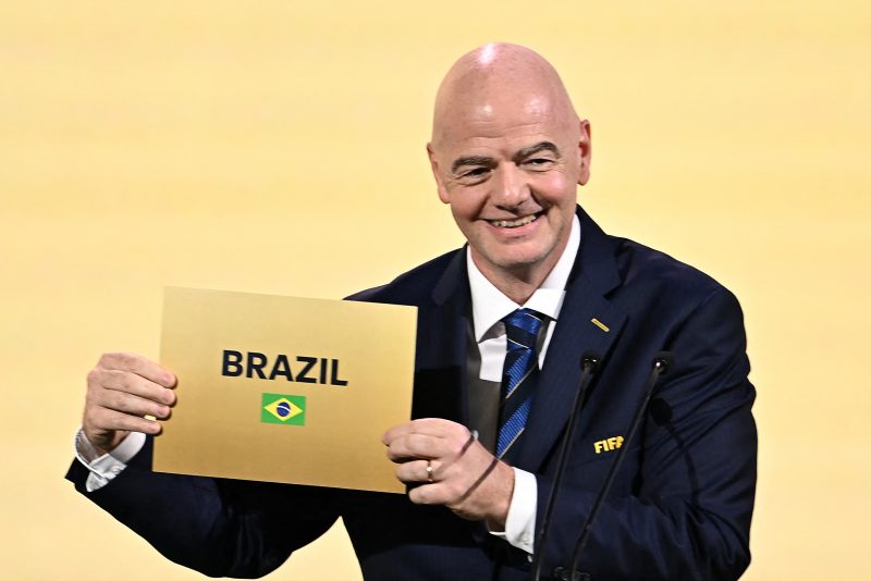 O presidente da Fifa anuncia a escolha do Brasil como sede da Copa do Mundo Feminina de 2027