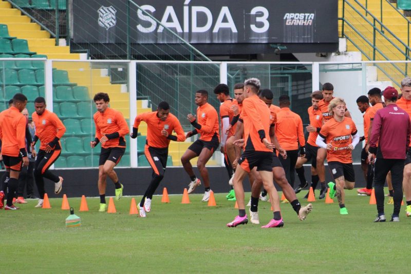 Treino do Figueirense no Scarpelli conta com Camilo e companhia