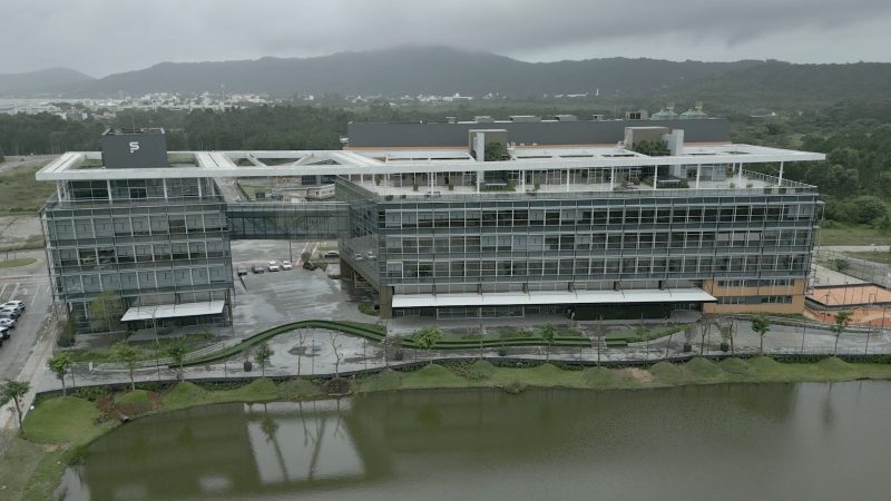 Centros de Inova&ccedil;&atilde;o como o Sapiens Parque abrigam empresas de tecnologia que despontam no mercado – Foto: Marcelo Feble