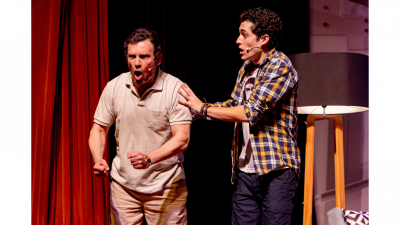 Pe&ccedil;a teatral “Socorro! Meu pai &eacute; argentino e de direita!” – Foto: Divulga&ccedil;&atilde;o