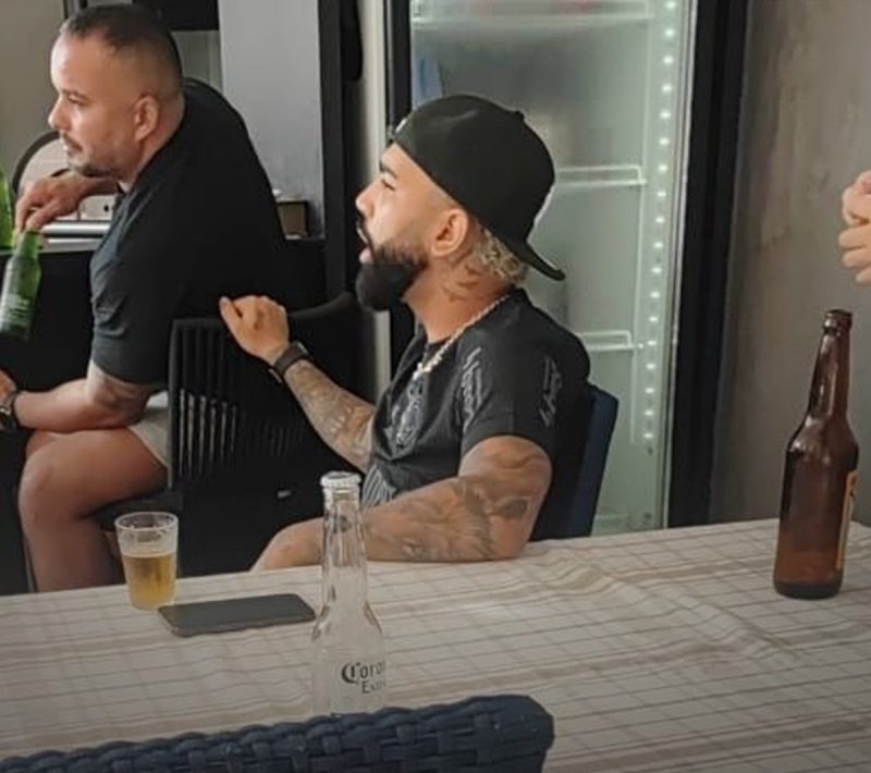 Gabriigol aparece em foto vestindo a camisa do Corinthians