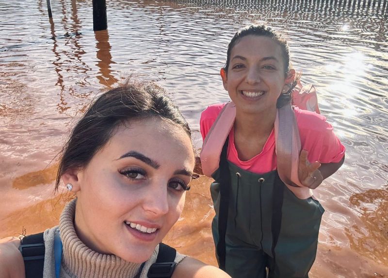 Vivian Leal (&agrave; direita) e a amiga, Gabriela Dias, em Porto Alegre – Foto: Vivian Leal/ND