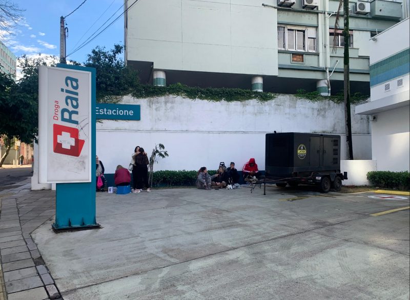 Geradores para garantir a prestação de serviço foram fornecidos por empresas em Porto Alegre