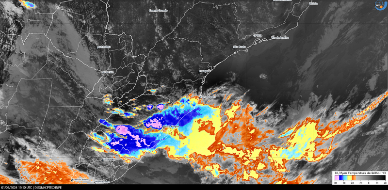 Imagem de satélite mostra avanço da chuva no Litoral Norte de SC