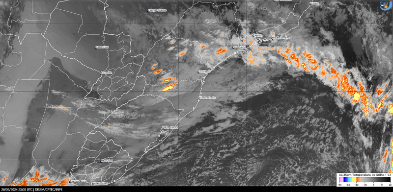 Satélite mostra avanço de ciclone extratropical sobre Santa Catarina