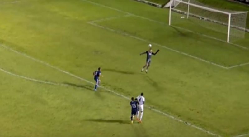 Zagueiro do ABC marca gol contra bizarro na Série C