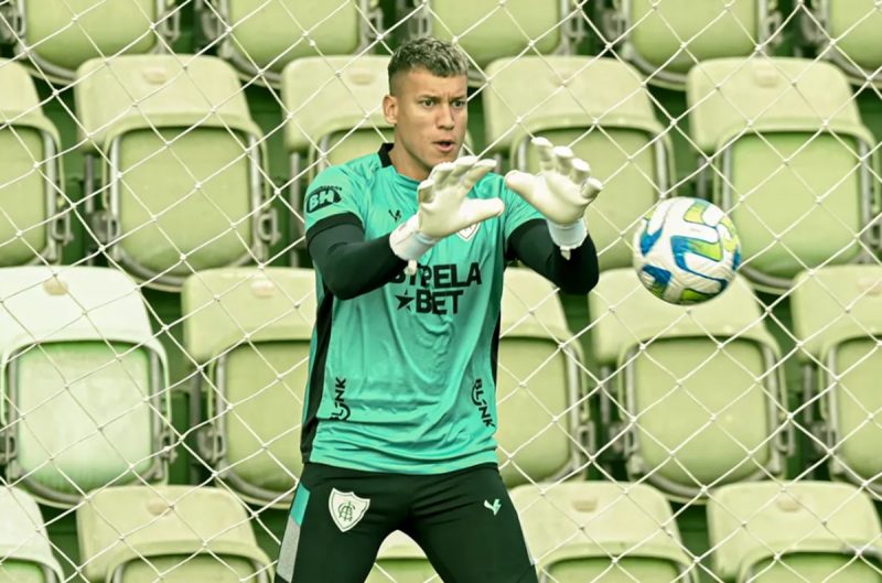 Washington Aguerre teve r&aacute;pida passagem pelo Am&eacute;rica-MG na temporada de 2023 – Foto: Mour&atilde;o Panda/Am&eacute;rica-MG/ND