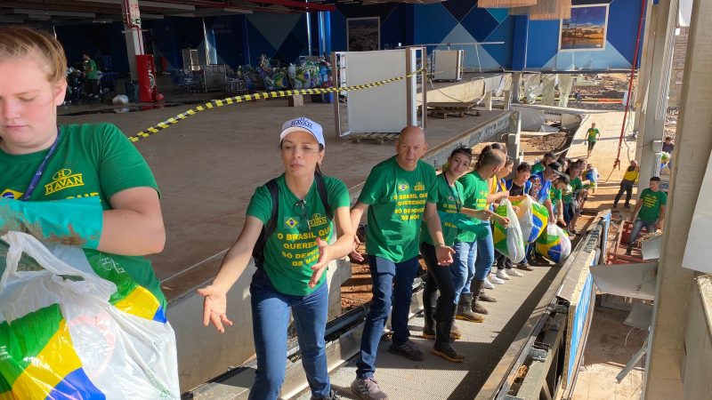 Luciano Hang esteve no RS para ajudar na distribui&ccedil;&atilde;o das doa&ccedil;&otilde;es – Foto: Divulga&ccedil;&atilde;o Havan/Reprodu&ccedil;&atilde;o/ND