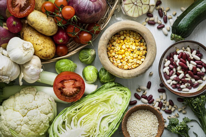 A dieta plant-based traz muitos benefícios para a pele e cabelo, mas é preciso acompanhamento médico para começa-la