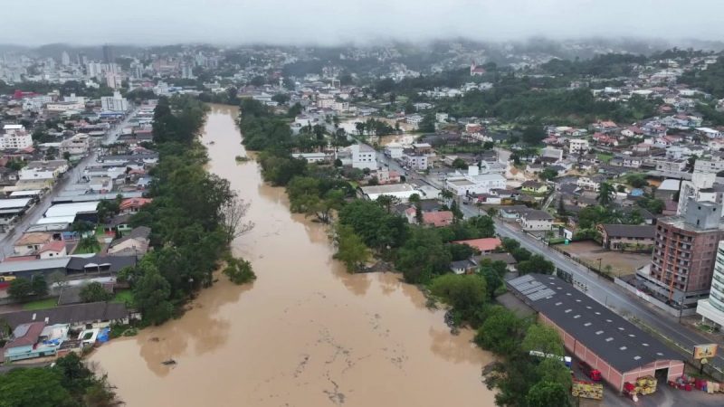 Com mil famílias fora de casa por conta de enchente, Rio do Sul pede doações; veja o que doar 