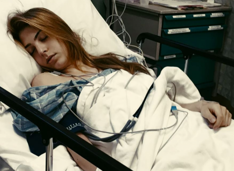 Mulher faz transplante de cocô caseiro para tentar tratar síndrome do intestino irritável