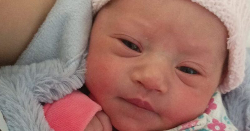 Bebê Isabela aparece em foto após nascimento