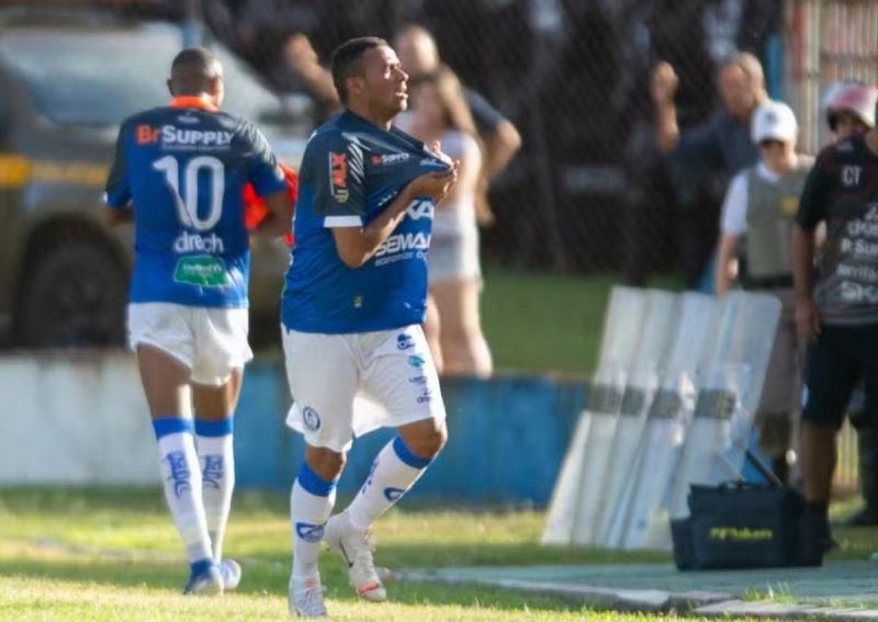 Isaías, do Aimoré; jogador foi atingido pelas enchentes no Sul 