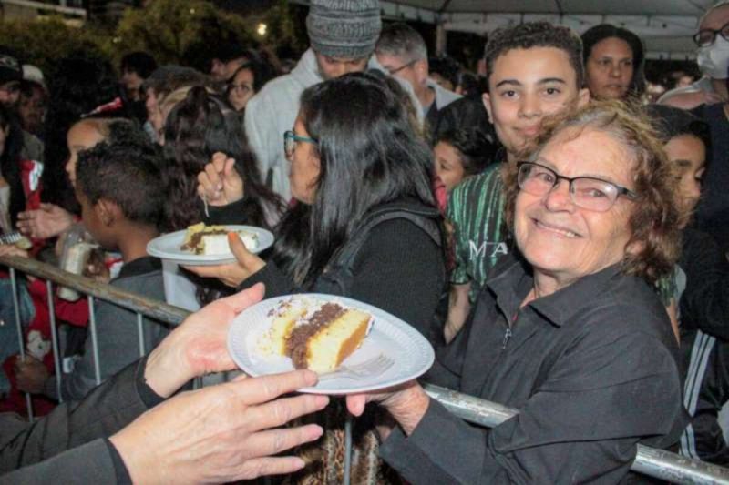 Anivers&aacute;rio de Itaja&iacute; – corte do bolo – Foto: Prefeitura de Itaja&iacute;