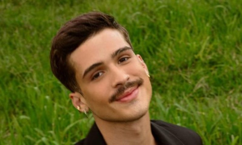 Filho do cantor Leonardo, João Guilherme aparece em foto e estaria supostamente com Bruna Marquezine